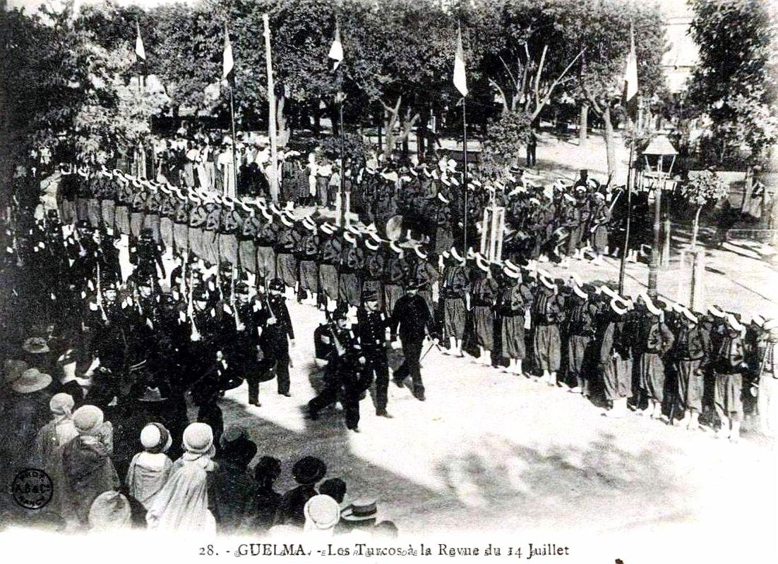1600- Guelma - Les Turcos a la Revue du 14 Juillet.jpg